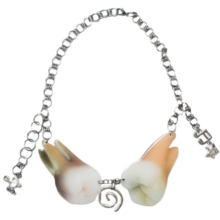 toothy choker