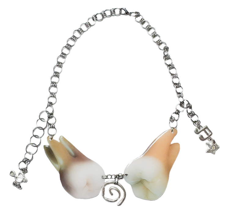 toothy choker